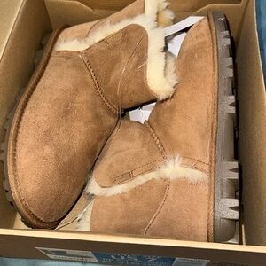 Kirkland Snow Boots, size 7chestnut NEW